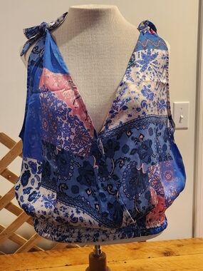 easel Blue and Pink Paisley Tie-Shoulder V-Neck Camisole